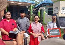 Bupati Karolin Serahkan Bantuan Hewan Kurban kepada Masjid Babul Hafadzah