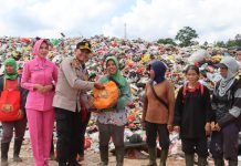 Jelang HUT Bhayangkara Ke -79 Polres Landak Gelar Baksos Penyaluran Bantuan