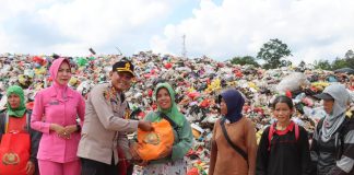 Jelang HUT Bhayangkara Ke -79 Polres Landak Gelar Baksos Penyaluran Bantuan