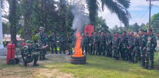 Prajurit Kodim 1210/Landak Gelar Latihan Penanggulangan Kebakaran