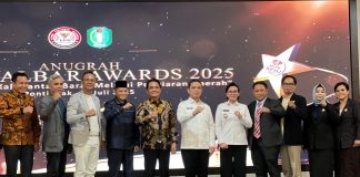 Bupati Karolin Apresiasi Rapela Raih Empat Penghargaan di KPID Award 2025
