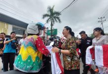 Gelorakan Semangat Kemerdekaan, Pemkab Landak Bagikan 1.200 Bendera Merah Putih