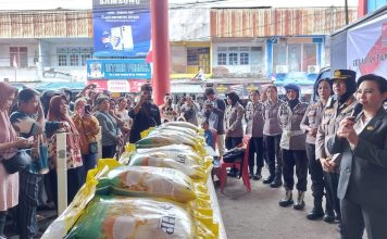 Polres Landak dan Bulog Gelar Gerakan Pangan Murah, Bupati Karolin Beri Apresiasi