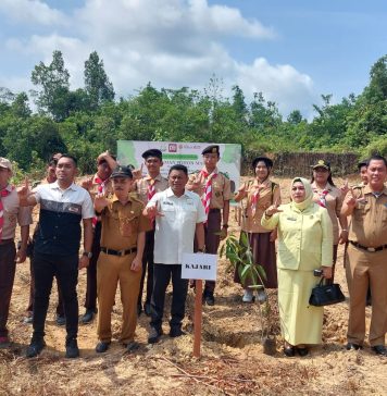Peringati Hari Lahir Kejaksaan ke-80, Kejari Landak Gelar Aksi Tanam Pohon Massal