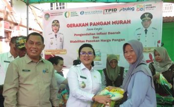 Bupati Landak Buka Gerakan Pangan Murah dan Tinjau Sekolah Hingga Layanan Publik di Mandor