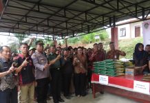 Bupati Landak Turunkan Harga Beras dan Minyak di Gerakan Pangan Murah