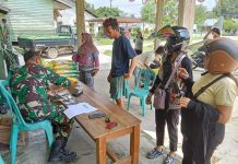 TNI Gelar Gerakan Pangan Murah, Warga Menjalin Antusias Borong Beras Murah