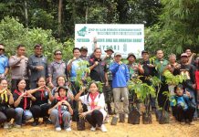 Kolaborasi IWO Landak Dengan Berbagai Pihak Tanam Ratusan Pohon di Sekolah Alam Dusun Leban