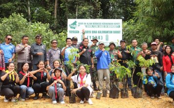Kolaborasi IWO Landak Dengan Berbagai Pihak Tanam Ratusan Pohon di Sekolah Alam Dusun Leban