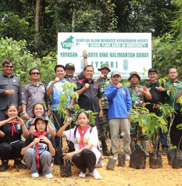 Kolaborasi IWO Landak Dengan Berbagai Pihak Tanam Ratusan Pohon di Sekolah Alam Dusun Leban
