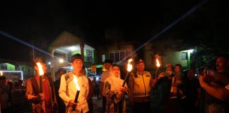 Karolin Lepas Ratusan Warga Ikuti Pawai Obor Ramadan