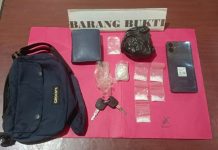 Polisi Ringkus Pengendara Motor Bawa 6 Paket Sabu di Ngabang