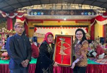 Buka Festival Grebeg Suro 2026, Bupati Karolin Ajak Masyarakat Landak Rawat Persatuan