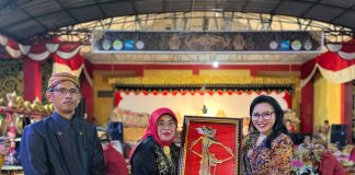 Buka Festival Grebeg Suro 2026, Bupati Karolin Ajak Masyarakat Landak Rawat Persatuan