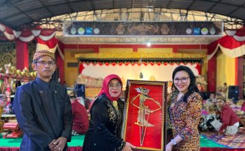 Buka Festival Grebeg Suro 2026, Bupati Karolin Ajak Masyarakat Landak Rawat Persatuan