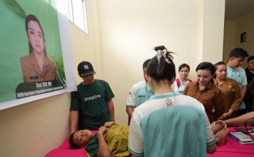 Bupati Karolin Inisiasi Sunatan Massal di Mandor, Ingatkan Orang Tua Jaga Kesehatan dan Gizi Anak