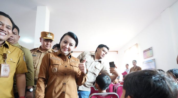 Karolin Soroti Stunting di Sompak, Ajak Orangtua Hentikan Kebiasaan Jajan Sembarangan pada Anak