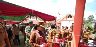 Soroti IPM Landak, Bupati Karolin Tuntut Guru Melek Teknologi dan Jaga Kebersihan Sekolah