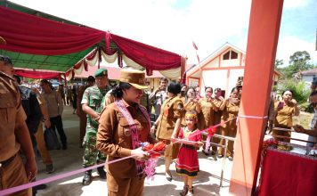 Soroti IPM Landak, Bupati Karolin Tuntut Guru Melek Teknologi dan Jaga Kebersihan Sekolah
