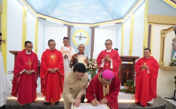 Resmikan Gereja Stasi Dano, Bupati Karolin Serukan Kebangkitan Pendidikan Anak Muda Landak