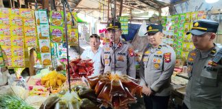 Polres Landak dan Diskumdag Sidak Pasar, Pastikan Stok Bapokting, BBM, dan LPG Tetap Aman