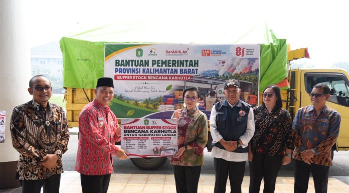 Terima Bantuan dari Gubernur Norsan, Karolin: Ini Sangat Krusial bagi Warga Landak yang Terdampak Kabut Asap