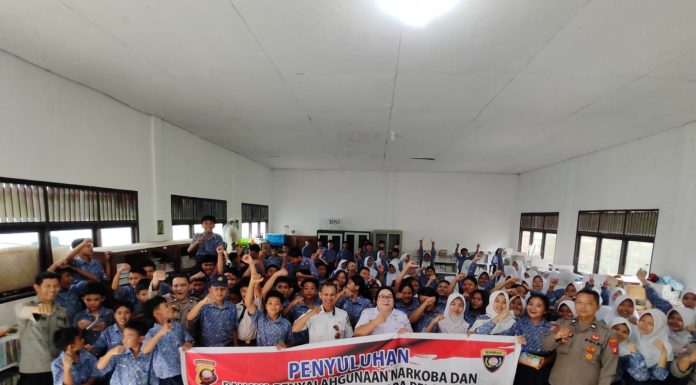 Polres Landak Edukasi Pelajar SMPN 7 Ngabang, Ingatkan Bahaya Narkoba