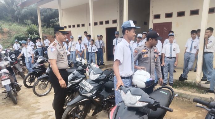 Tertibkan Knalpot Brong, Polsek Menyuke Jaring 16 Motor Siswa