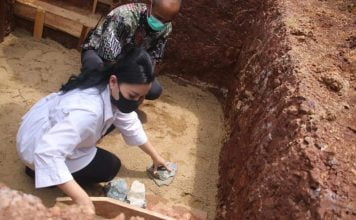 Bupati Landak Letakkan Batu Pertama Pembangunan Gereja Katolik Meranti