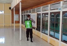 Penyemprotan Disinfektan di Tempat Ibadah Cegah Penularan Covid-19
