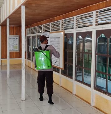 Penyemprotan Disinfektan di Tempat Ibadah Cegah Penularan Covid-19