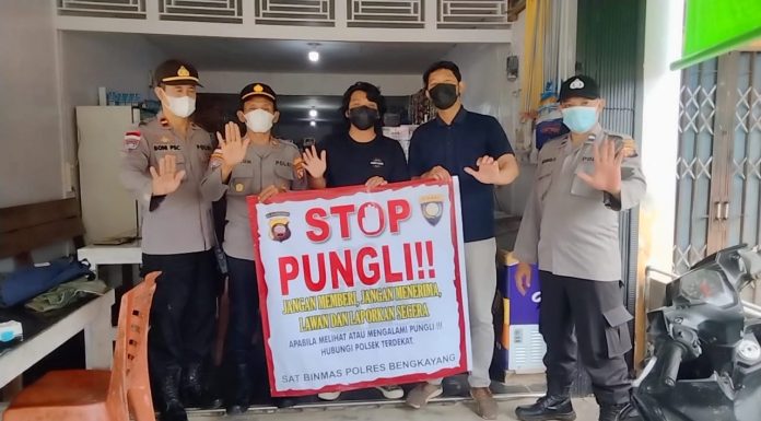 Sat Bimas Polres Bengkayang Sosialisasikan Himbauan Stop Pungli Kepada Warga dan Tempat Pelayanan Publik
