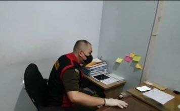 Tim Penyidik Kejaksaan Negeri Sanggau Geledah Rumah Tersangka Tindak Pidana Korupsi Program PKH dan Kantor Unit BRI Tayan Hilir