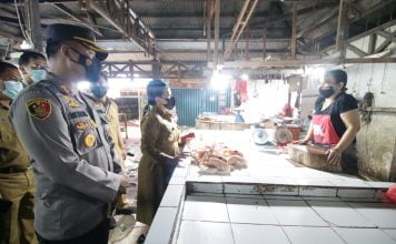 Monitoring Harga Sembako Bupati dan Kapolres Landak Temui Sejumlah Pedagang Pasar