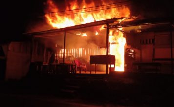 Diduga Konsleting Arus Listrik Satu Unit Warkop di Pahuman Tebakar