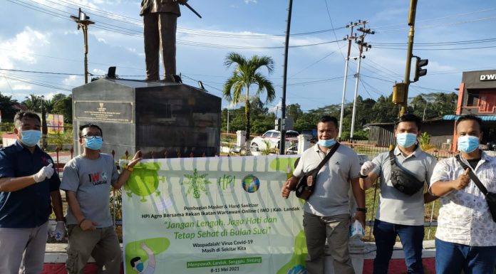 Gandeng IWO Landak HPI Agro Bagikan 12.500 Masker dan Handsinitizer