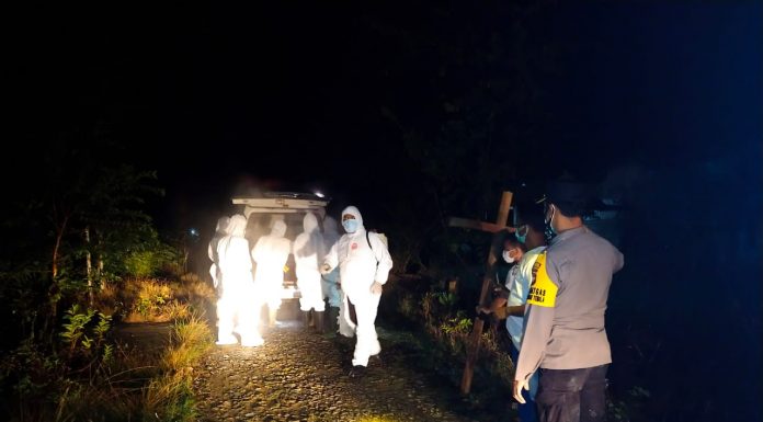 Positif Covid-19 Pemakaman Jenazah Salah Satu Warga Desa Pahuman Dilakukan Malam Hari