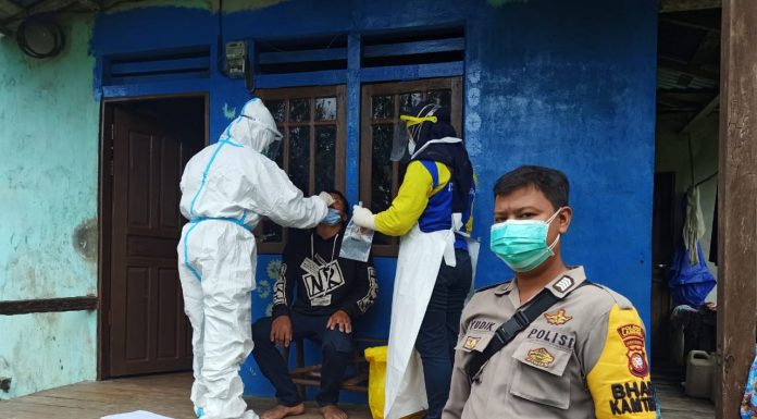 Tracing Contact Covid-19 Enam Warga Dusun Sumiak Sidas Jalani Test Swab