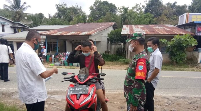 Tekan Penyebaran Covid-19 Koramil 1201-09/ Sengah Temila Ajak Warga Disiplin Prokes