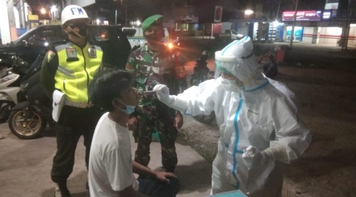 Langgar PPKM, 41 Orang di Ngabang Dites Covid-19