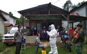 Kontak Erat Dengan Pasien Covid-19, Sepuluh Warga Desa Caokng Jalani Tes Swab