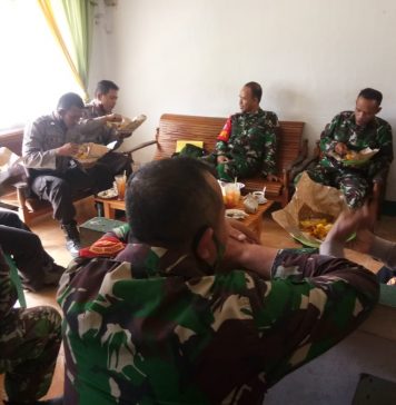 Jalin Keakraban, Koramil dan Polsek Sengah Temila Gelar Makan Bersama