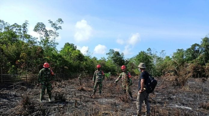 Koramil Mempawah Hulu Cek Lokasi Karhutla di Desa Parigi