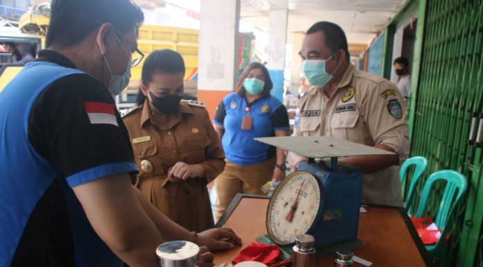 Bupati Landak Ajak Pelaku Usaha Lakukan Uji ALat Ukur Takar Timbangan
