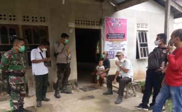 Sosialisasi PPKM Mikro Petugas Datangi Rumah Warga