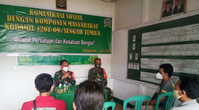 Rajut Keakraban Bersama Desa Binaan Koramil 1201-09/Sengah Temila Gelar Komsos