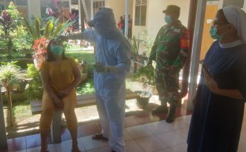 Tracing Kontak Erat Satgas Covid-19 Ngabang Lakukan Test Swab PCR di Gereja Salib Suci Ngabang