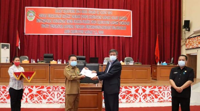 Fraksi DPRD Tanggapi LPJ APBD Pemkab Landak Tahun Anggaran 2020