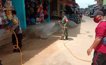 Penyemprotan Disinfektan di Pasar Darit Cegah Penularan Covid-19
