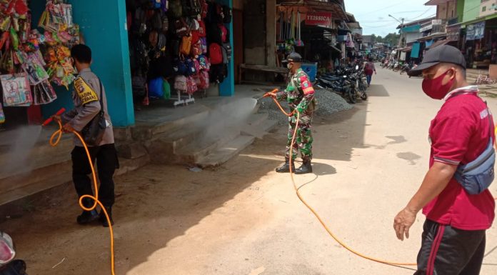 Penyemprotan Disinfektan di Pasar Darit Cegah Penularan Covid-19